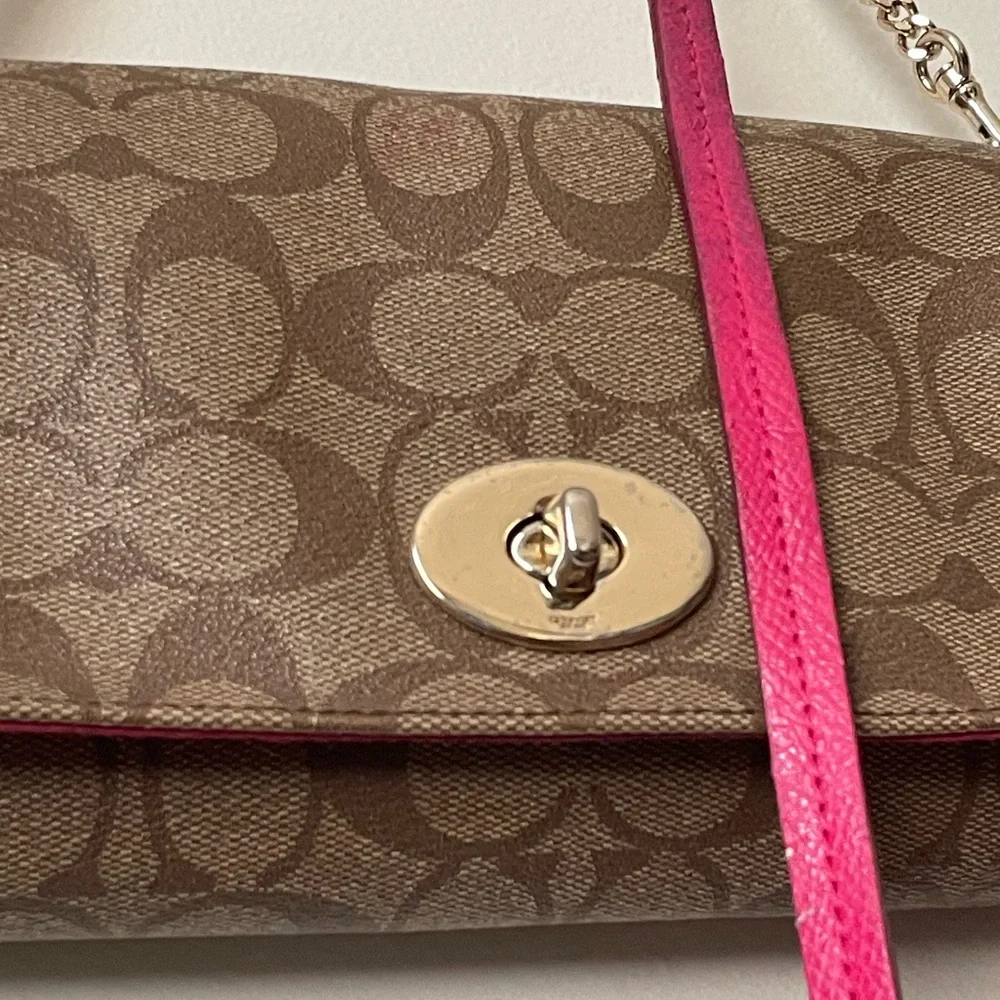 COACH⚡️”Ruby” Signature Monogram Fuschia Pink Turnlock Chain Bag - Picture 7 of 16